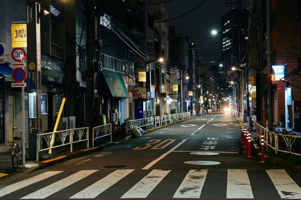 A street in Jingumae 2-chome with the gallery's streetlamps